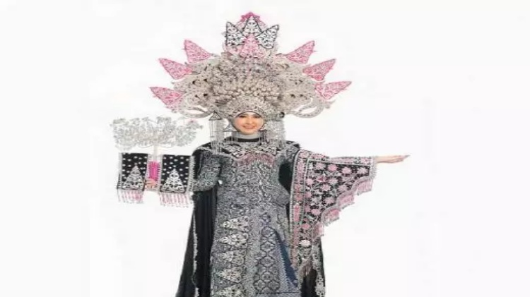 Mantap...!!! Finalis Putri Indonesia Asal Riau Mendapat Juara Kostum Terbaik I