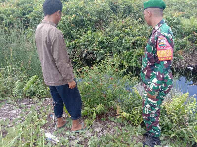 Mencegah Potensi Karhutla, Serda Priyo Sudarmo Laksanakan Sosialisasi dan Patroli
