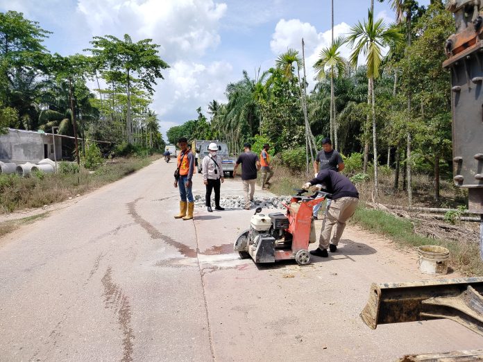 Apical Bantu Perbaiki Beberapa Fasilitas Umum Milik Masyarakat