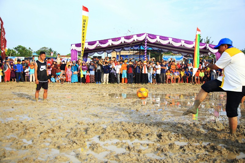 Event Bola Sawah Agrowisata Resmi Dibuka Plt Bupati Siak