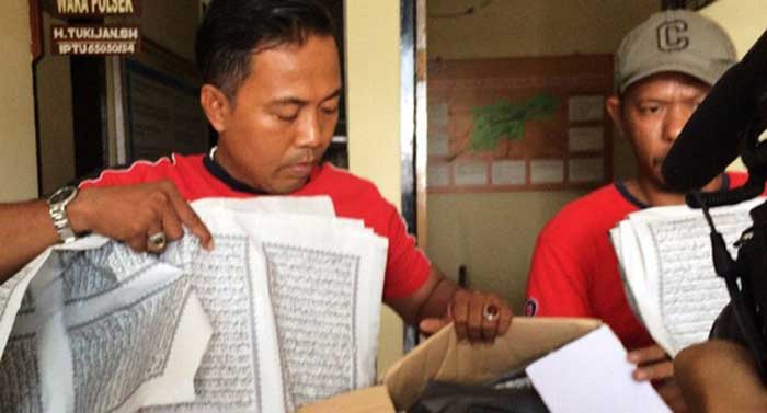 Parah...!!! Lembaran Alquran Dijadikan Bungkus Makanan