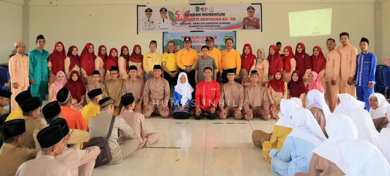 Ditaja Kejari Inhil, Bupati Hadiri Penyuluhan Hukum Tentang Narkoba Di SMAN 1 Tembilahan