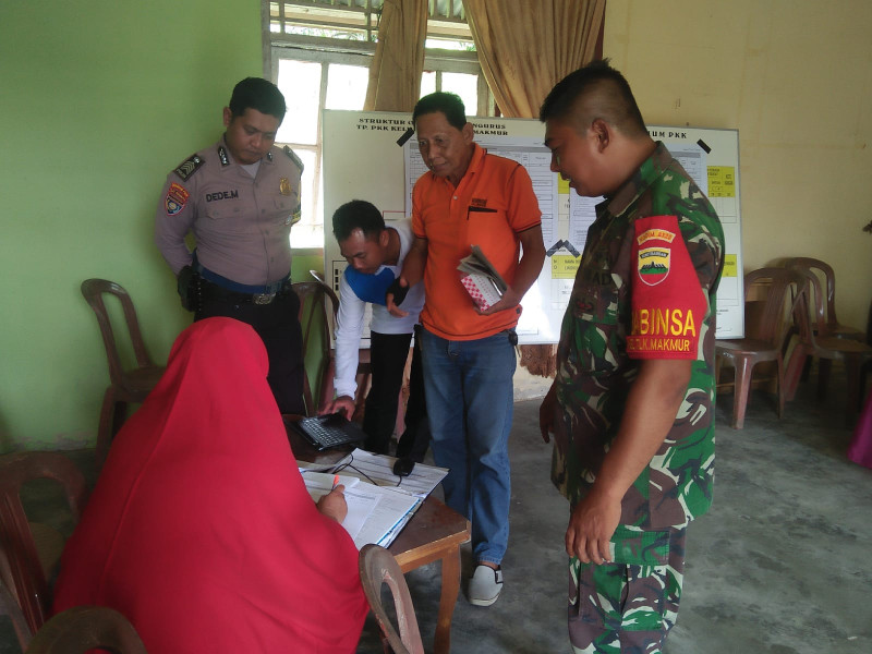 Bersama Instansi Terkait, Serda Cerzakatno Ikuti Kegiatan Validasi Data Masyarakat