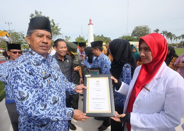 Liza Raih Penghargaan Dokter Umum Terbaik di Siak