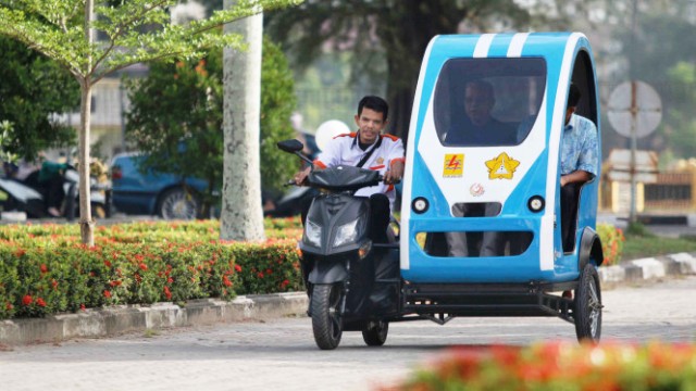 Mahasiswa Aceh Membuat Becak Listrik, Bisa Melaju 40 Km/Jam