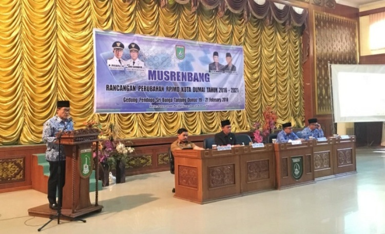 Walikota Pimpin Pembahasan Rancangan Perubahan RPJMD Kota Dumai 2016-2021