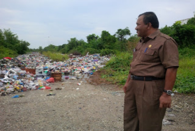 Lalat Mulai Banyak, Kadis BLH Rohil Tinjau Tempat Pembuangan Sampah