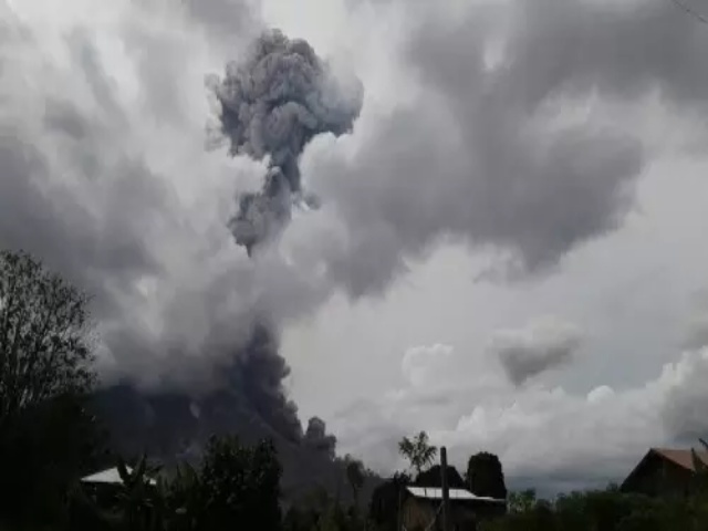 Hati-Hati..!!! Aktifitas Sinabung Meningkat, Jauhi Zona Merah
