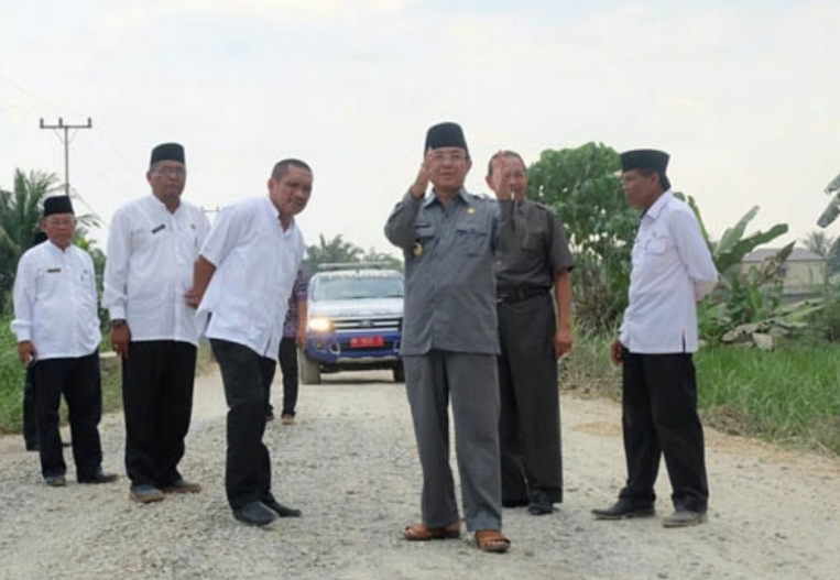 Ruas Jalan Sungai Beringin Tembilahan Segera Dirigid, Bupati Inhil: Perhatikan Kualitas Pekerjaan