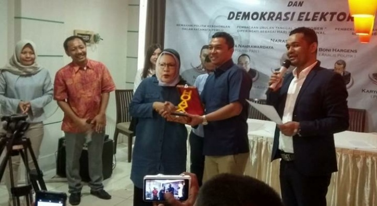 Lembaga Ini Beri Gelar Ibu Hoax Indonesia kepada Ratna Sarumpaet