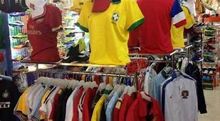 Pedagang Jersey Piala Dunia Untung Besar