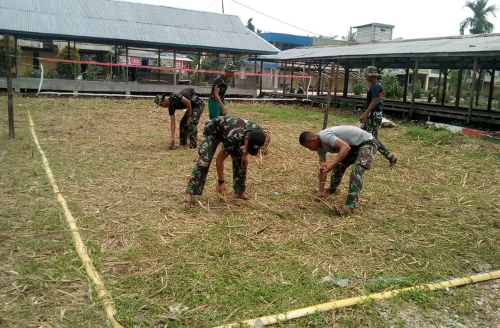 Satgas TMMD ke-106 Buat Lapangan Bola Sepak Takraw