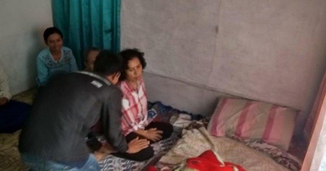 Mengejutkan !!! Sempat Dilaporkan Meninggal 1.5 Tahun Yang Lalu, Wanita Ini Pulang Kerumah