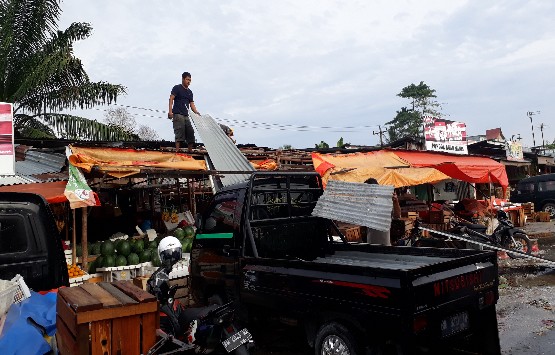 PKL Pasar Arengka Bongkar Lapak