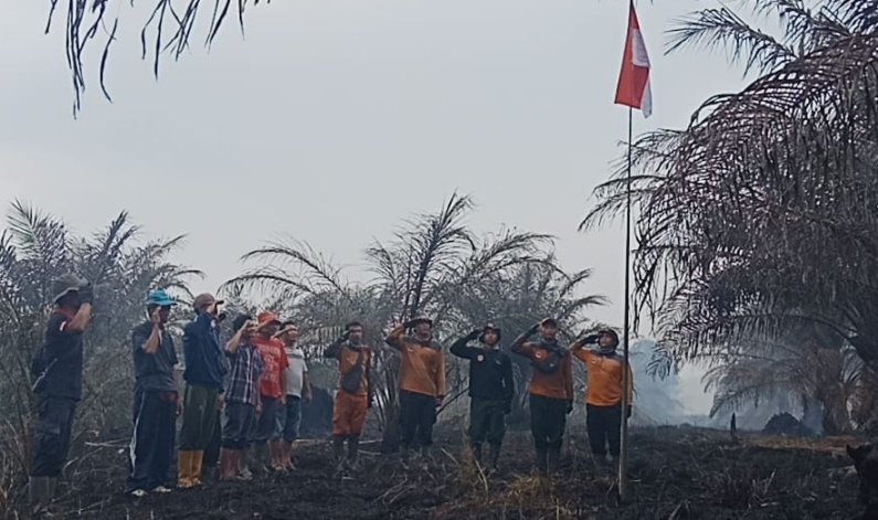 TRC BPBD Inhil Upacara HUT RI Ke-74 di Lokasi Karlahut
