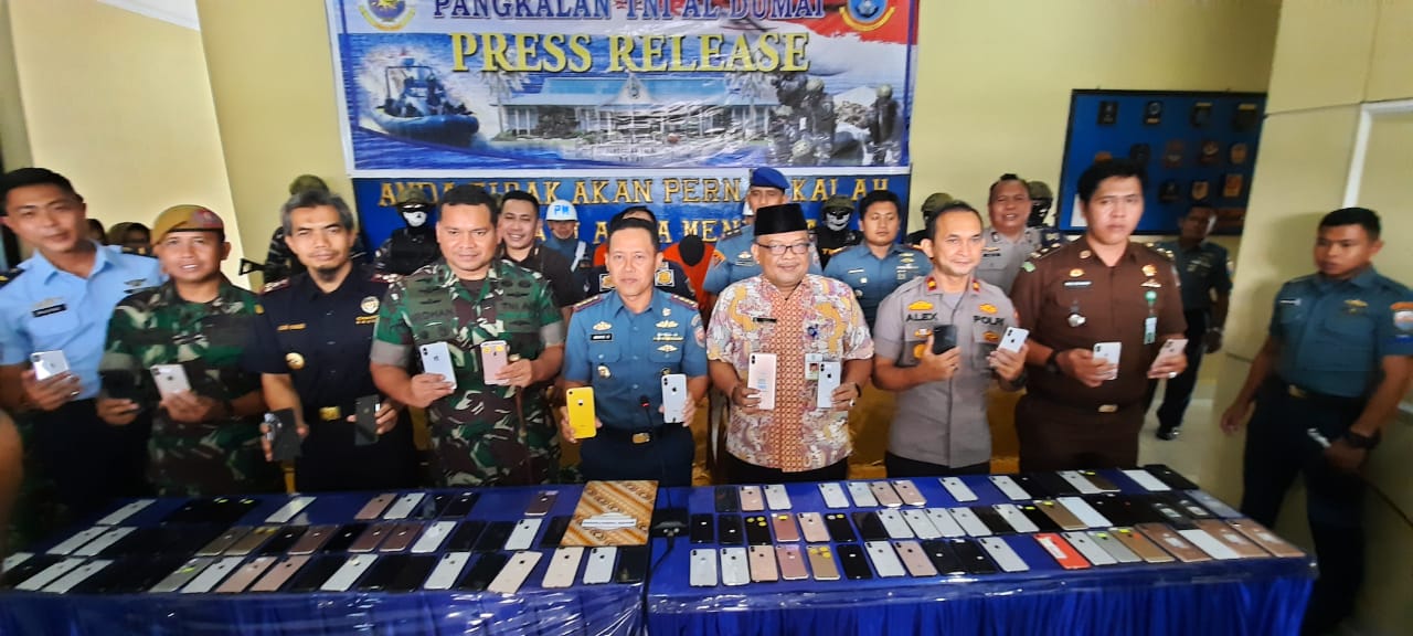 Lanal Dumai Berhasil Gagalkan Penyelundupan Ratusan Handphone Ilegal