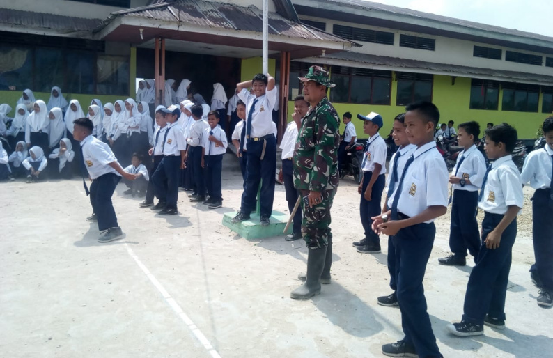 Satgas TMMD ke-106 Kodim 0314/Inhil Hibur Siswa SMP