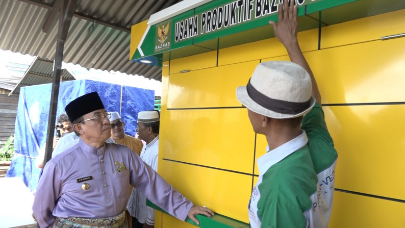 Bupati Inhil Tinjau Pembuatan Mini Mart Bagi Pedagang Asongan