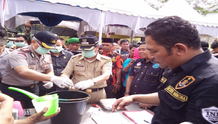 Pemusnahan Barang Bukti Narkotika Jadi Tontonan Warga Tualang