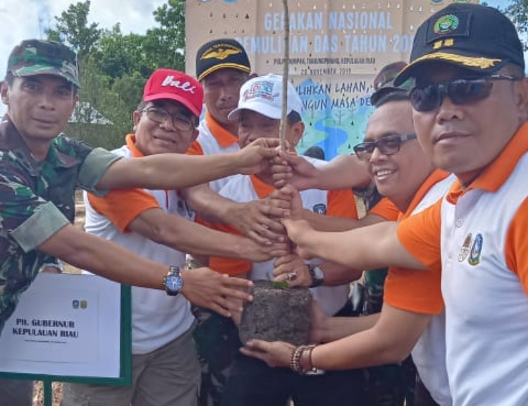GNPDAS Kepri Tanam Pohon di Daerah Aliran Sungai