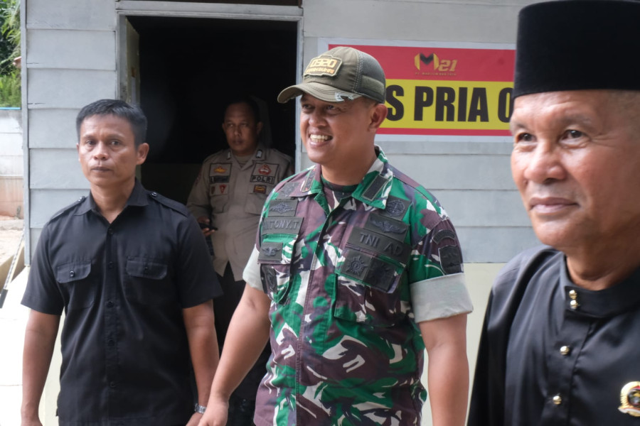 Dandim 0320/Dumai Himbau Masyarakat Kibarkan Bendera Merah Putih Selama Bulan Agustus