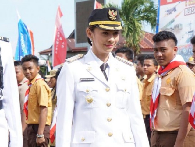 Keluar Negeri Tanpa Izin, Bupati Cantik Ini Dinonaktifkan