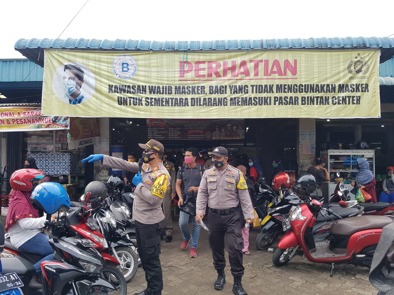 Polsek Tanjungpinang Timur dan Satpol PP Gencar Berikan Teguran Kepada Pelanggar Protokol Kesehatan