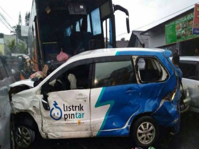Tabrakan Beruntun, Jalur Puncak Ditutup