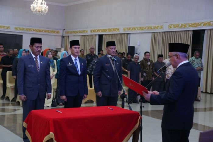 Gubri Lantik 3 Pejabat Eselon II Pemprov Riau