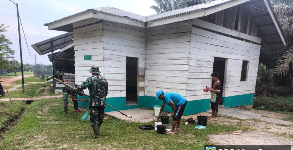 Giat Gotong Royong Personil Koramil 02 BK dan Guru Pesantren Darunnajah