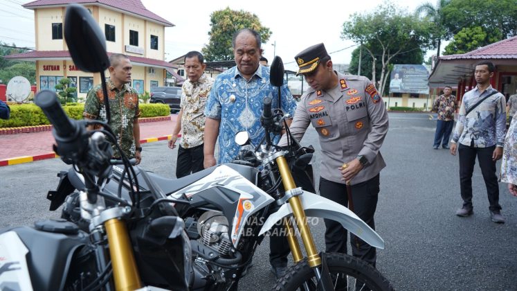 Bupati Asahan Serahkan 4 Unit Sepeda Motor ke Polres Asahan
