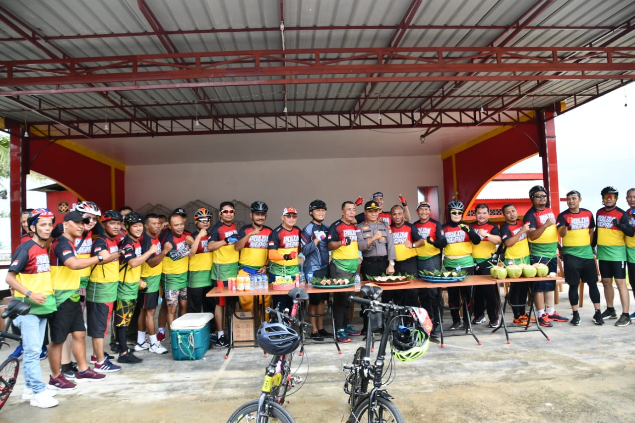 Jaga Sinergitas TNI-Polri dan Masyarakat Gowes Bersama