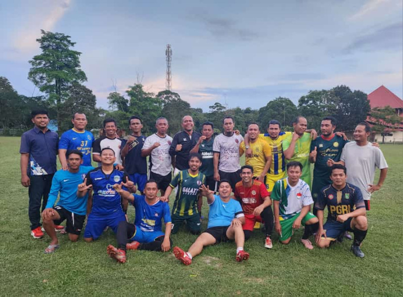Coach Blitz Tarigan Lepas Rindu Merumput di Lapangan Bukit Jin Dumai
