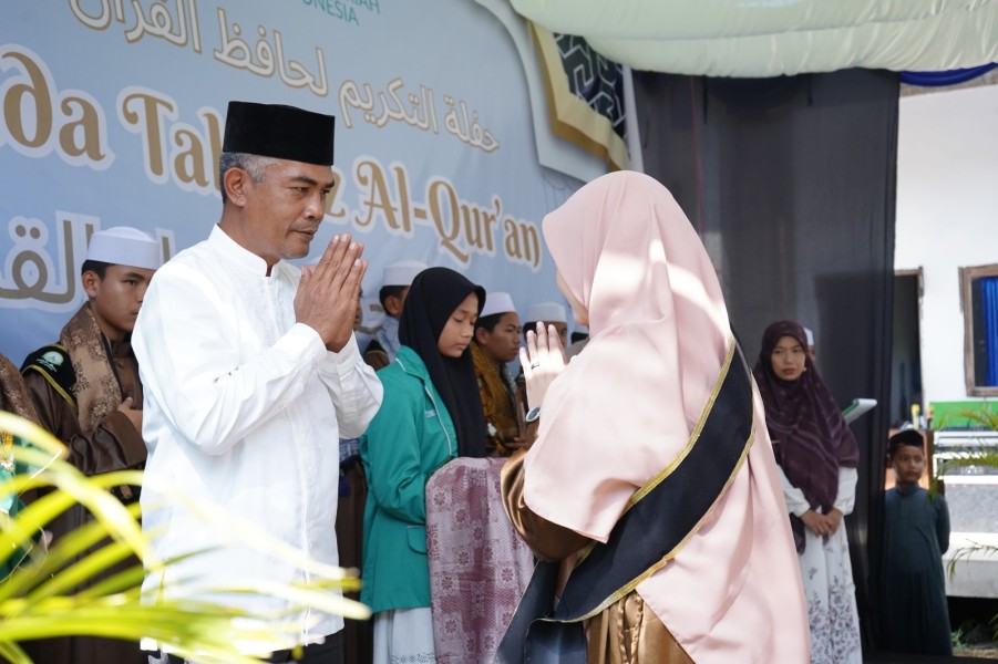 Pemkab Inhil Dukung Wisuda 10 Santri Penghafal 30 Juz Al-Qur’an di Ma’had Tahfidz Hayatul Qur’an