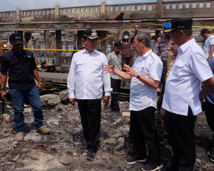 Tinjau Lokasi Kebakaran di Tembilahan, Gubri Segera Carikan Solusinya