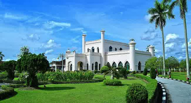 Tingkatkan PAD, Pemkab Naikkan Tarif Masuk Istana Siak