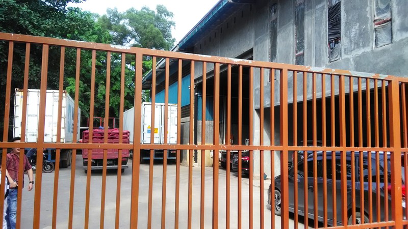 LPK Sambangi Gudang yang Diduga Tempat Penyimpanan Barang Ilegal