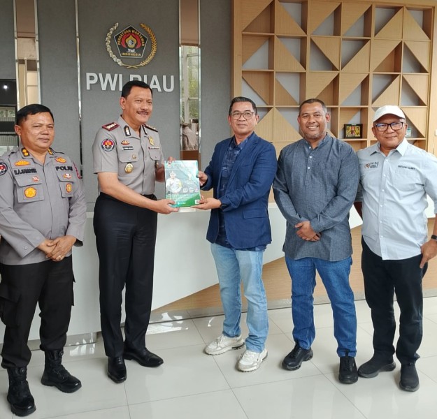 Kunjungi PWI Riau, Polda Riau Tekankan Optimalisasi Call Center 110