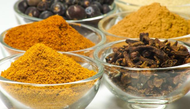 15 Tahun Polisi Ini Jual Bumbu Dapur untuk Tambah Penghasilan