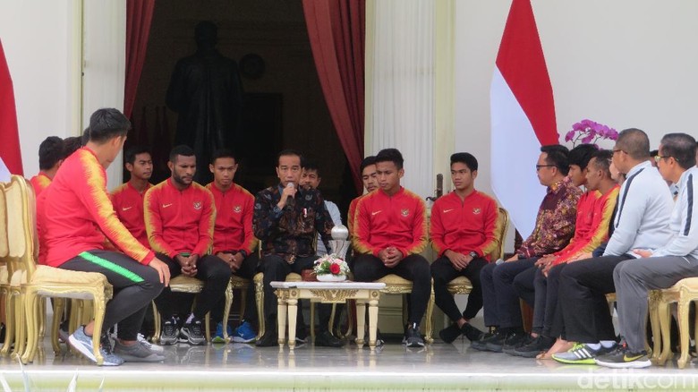 Jokowi Berikan Bonus Rp 200 Juta ke Pemain Timnas U-22