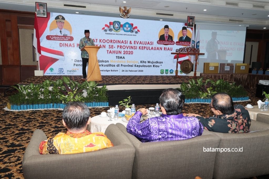 Buka Rapat Koordinasi dan Evaluasi Dinas Pendidikan, Plt Gubenur Kepri Dukung Program Baru Dunia Pen