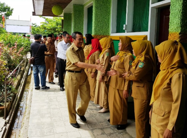 Syamsuar Sumringah Dapat Bantuan 9 Lokal SD Dari CPI