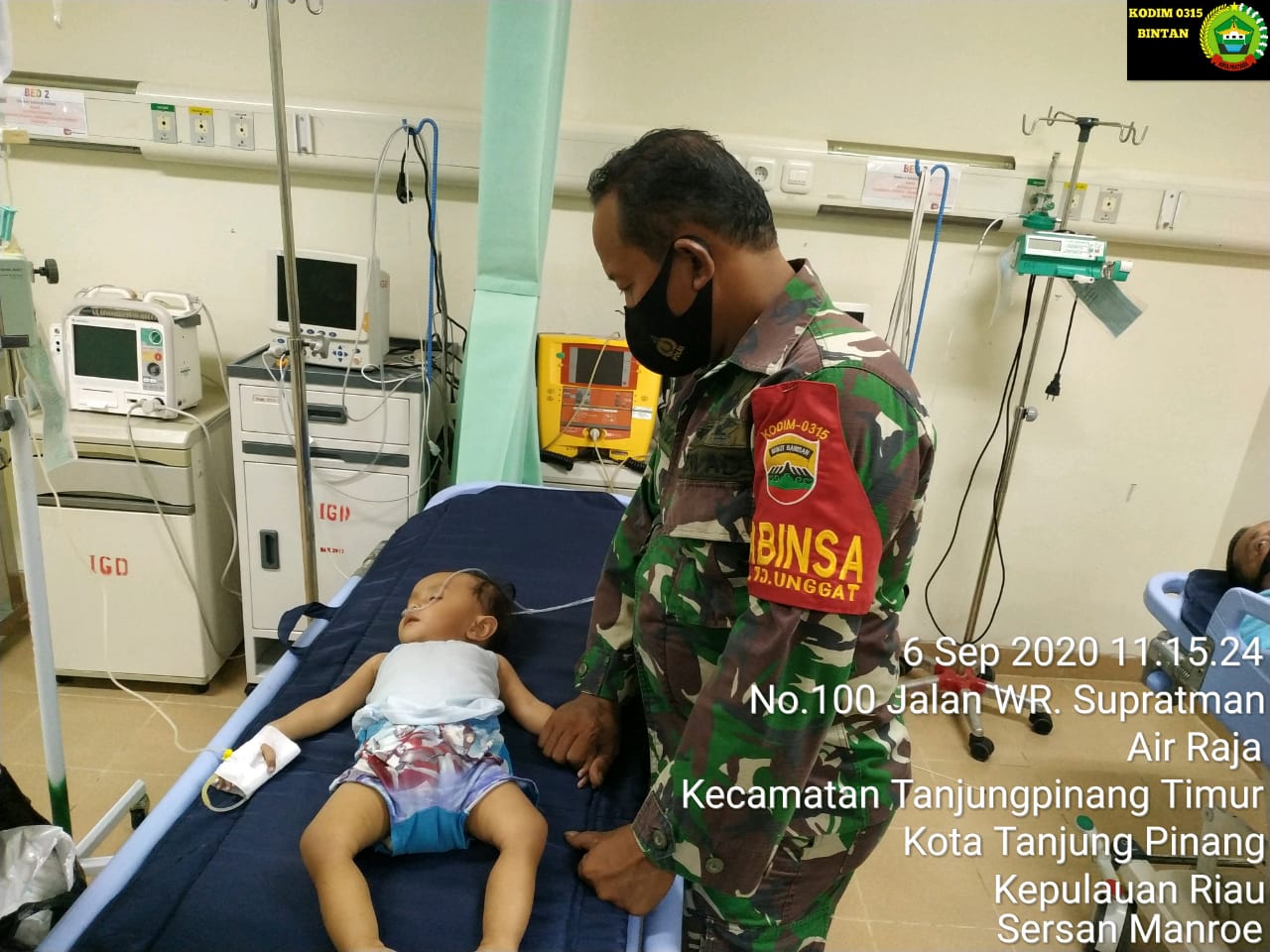 Babinsa Tg. Unggat Koramil 01/0315 Bintan Gerak Cepat Antar Nurdella Ke RSUP RAT Tanjungpinang