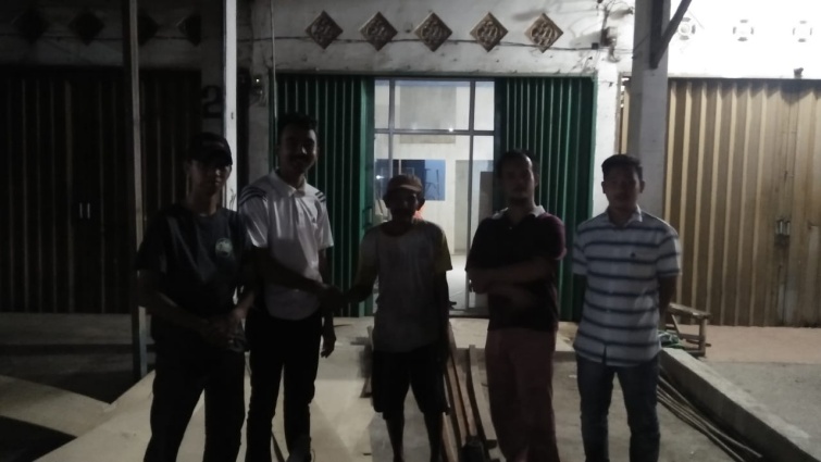 HMI Cabang Tembilahan Beri Bantuan Kepada Hasan