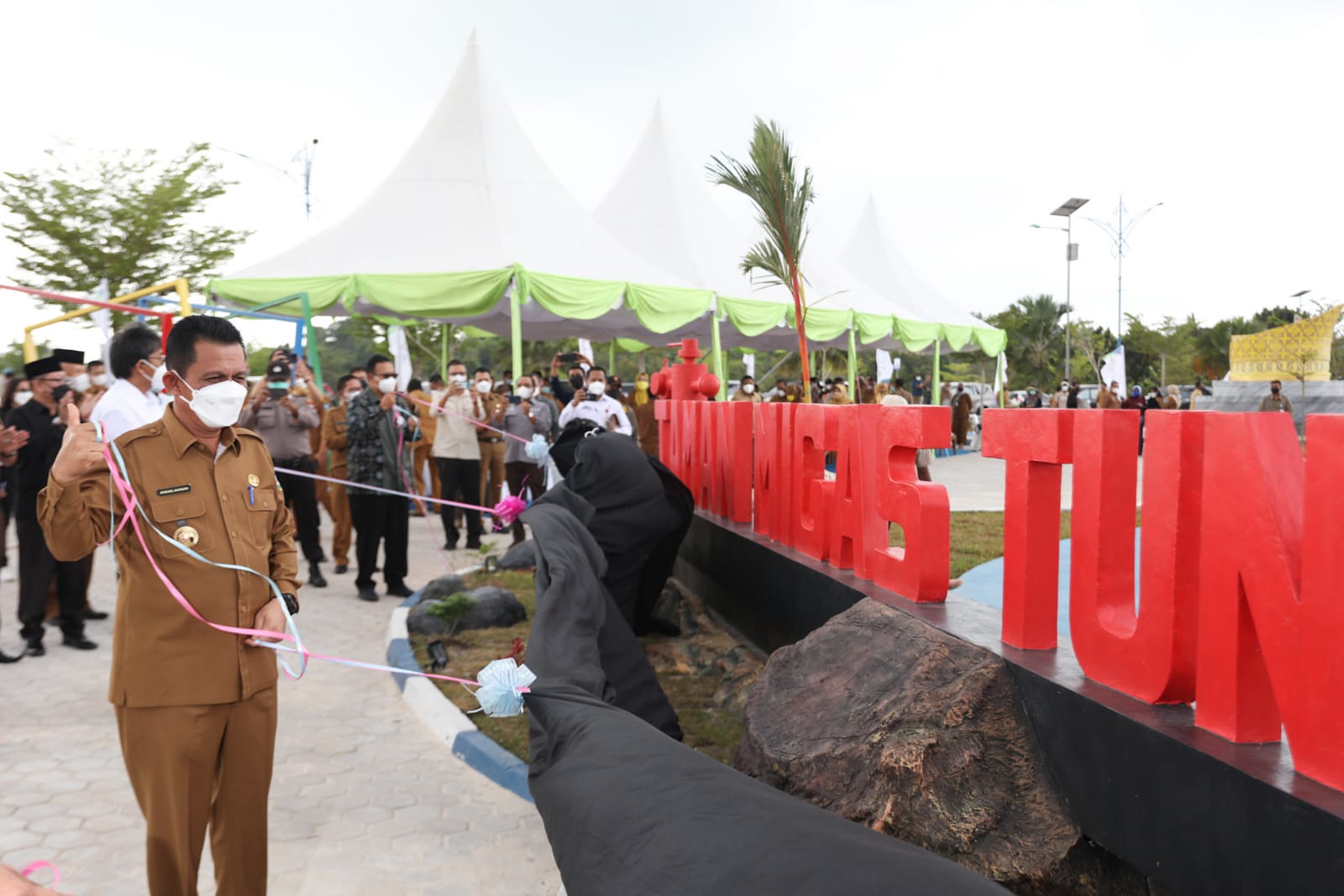 Gubernur Ansar Resmikan Taman Migas Tun Telani Dompak