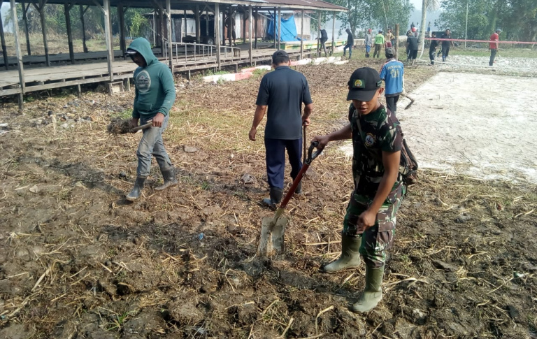 Satgas TMMD ke-106 Kodim 0314/Inhil Bersihkan Pusat Pembelanjaan