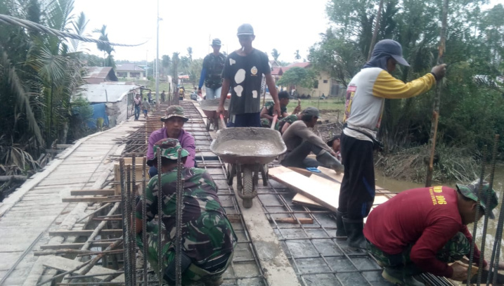 Pembuatan Jembatan Beton Memasuki Tahan Pengecoran Balok Lantai
