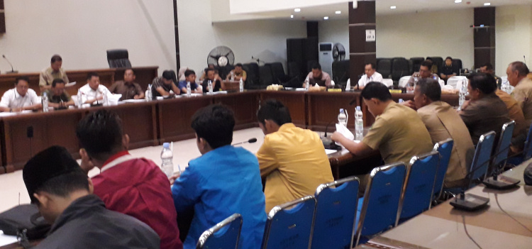DPRD Inhil Bahas Karlahut Bersama Mahasiswa