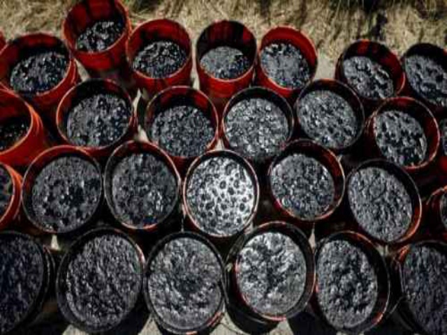 Harga Minyak Turun Tertekan Pasokan AS