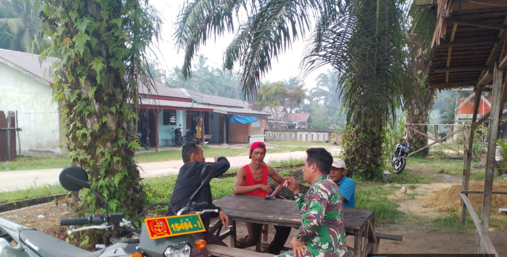 Gotong Royong Menjaga Hutan dan Lahan, Serma Novrianto dan Masyarakat Satukan Langkah